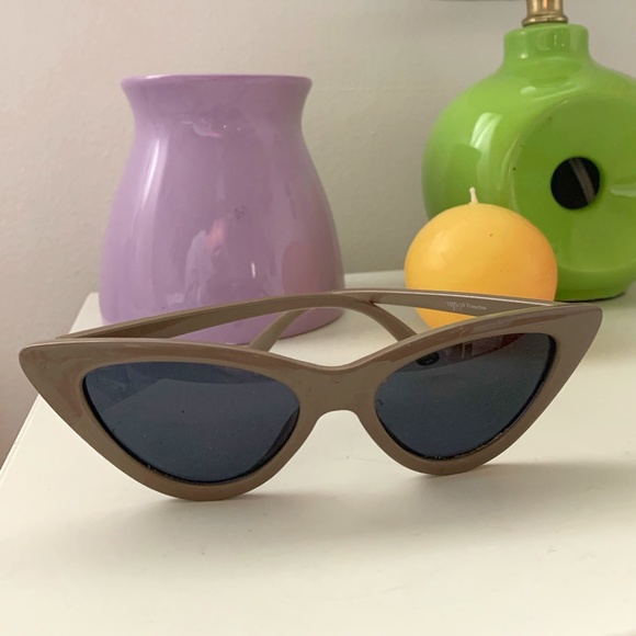 Francesca's Beige Sunglasses - Picture 1 of 4